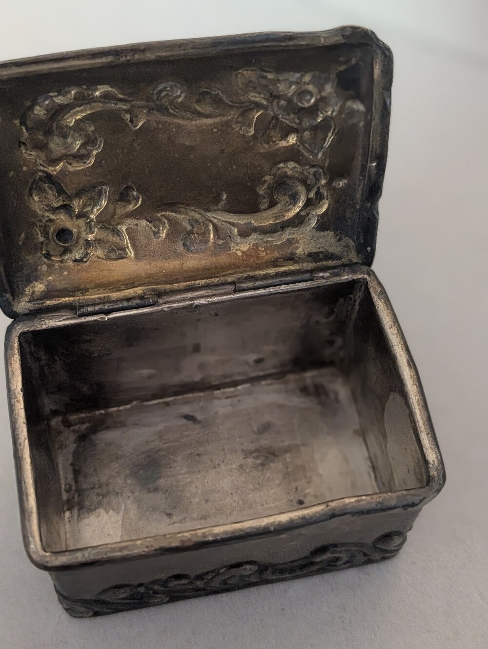 Antique Silver Plated Gilt Trinket Box Floral Repoussé Monogrammed - Picture 3 of 7